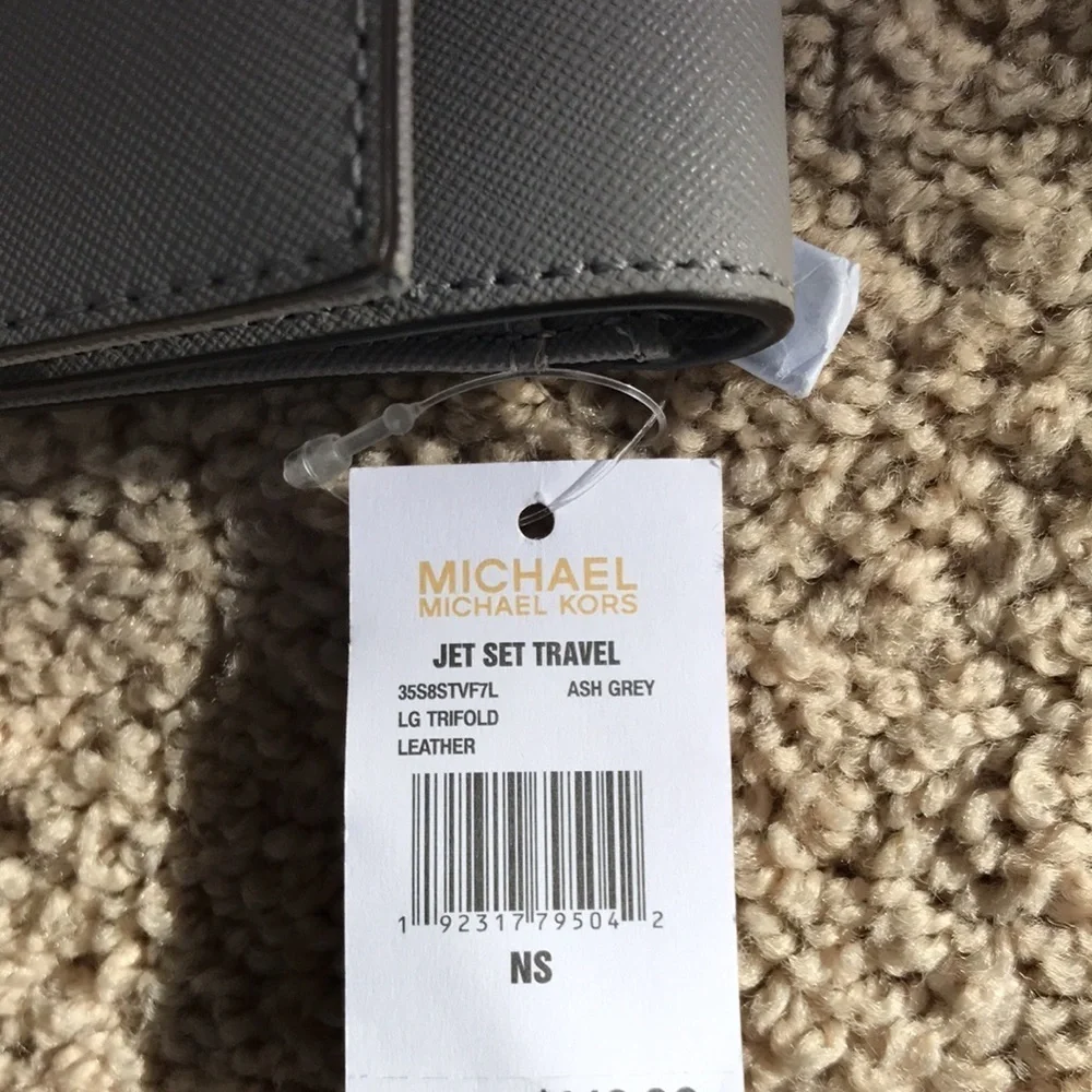 NWT! MICHAEL Michael Kors large trifold jet set ash grey wallet